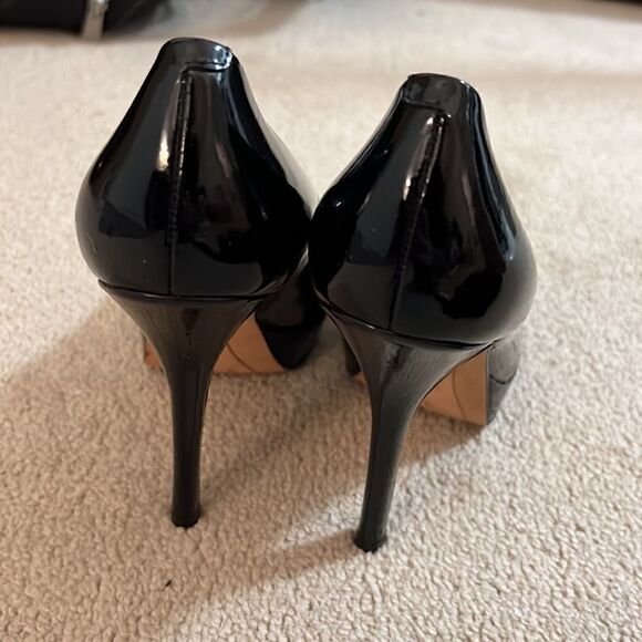 Joan and David Black Pump 7 - Picture 4 of 7